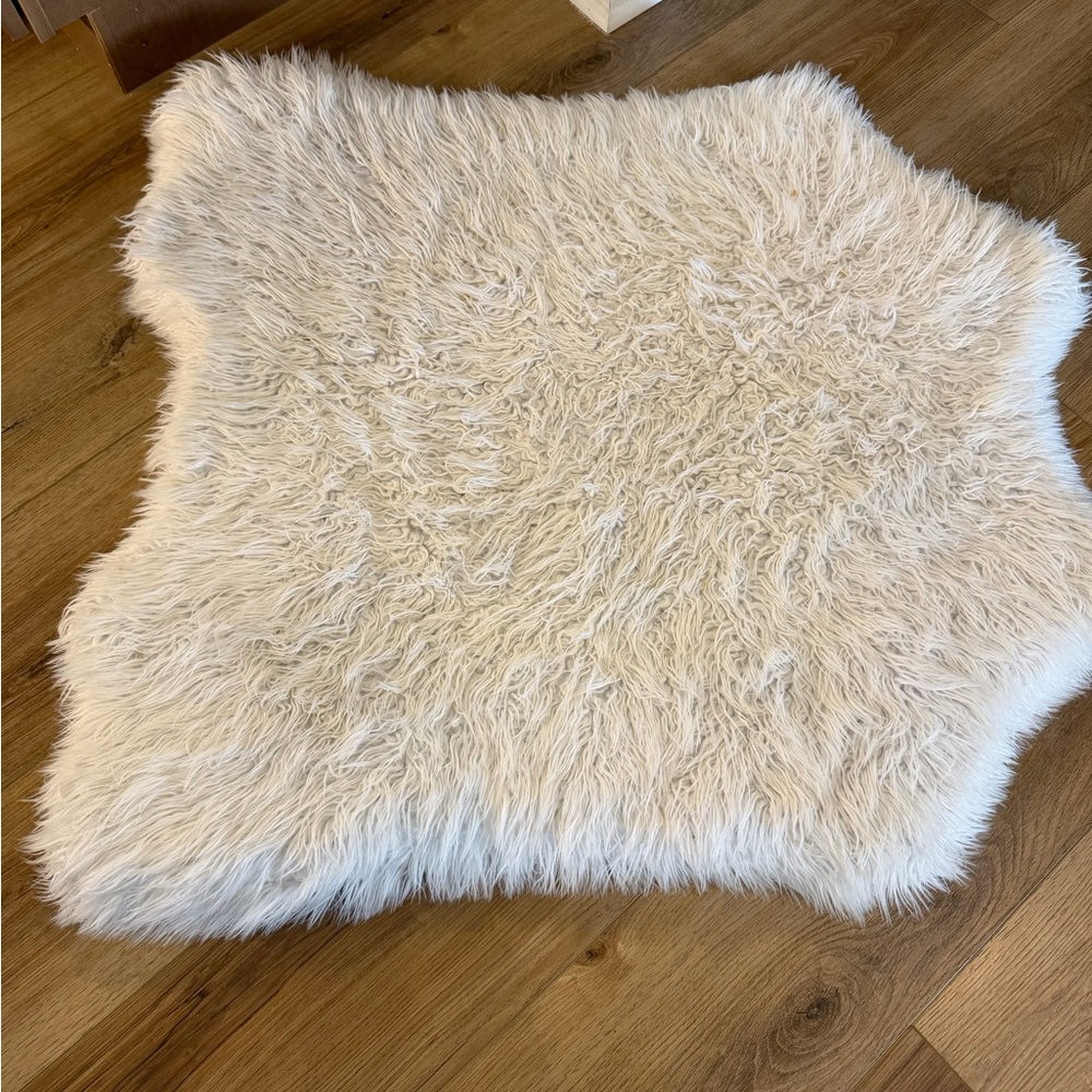 PupRug by Paw.com® Faux Fur Orthopedic Dog Bed - Curve Polar White - Picture 2 of 5
